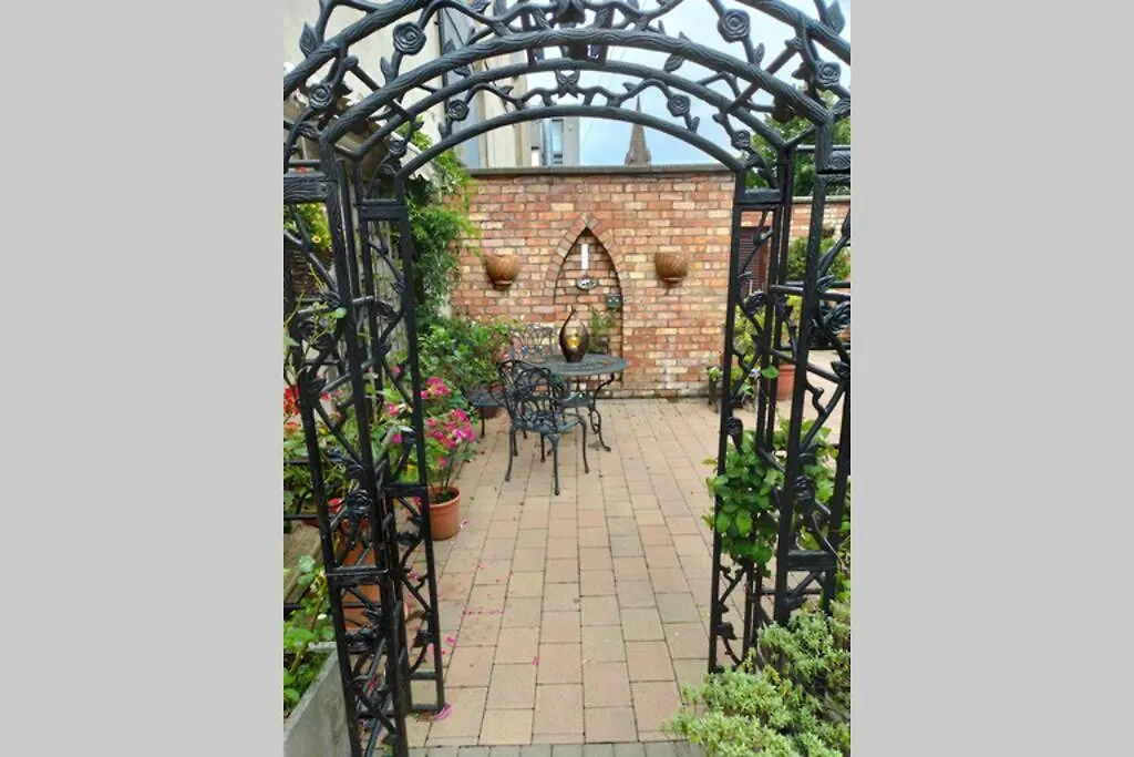 Bt 9 Granny Flat & Walled Garden Belfast Apartment
