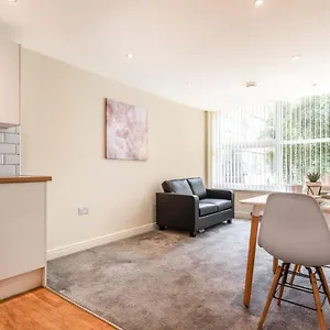 bright-1-bedroom-apartment-in-central-pontefract.yorkshirehotels.net/